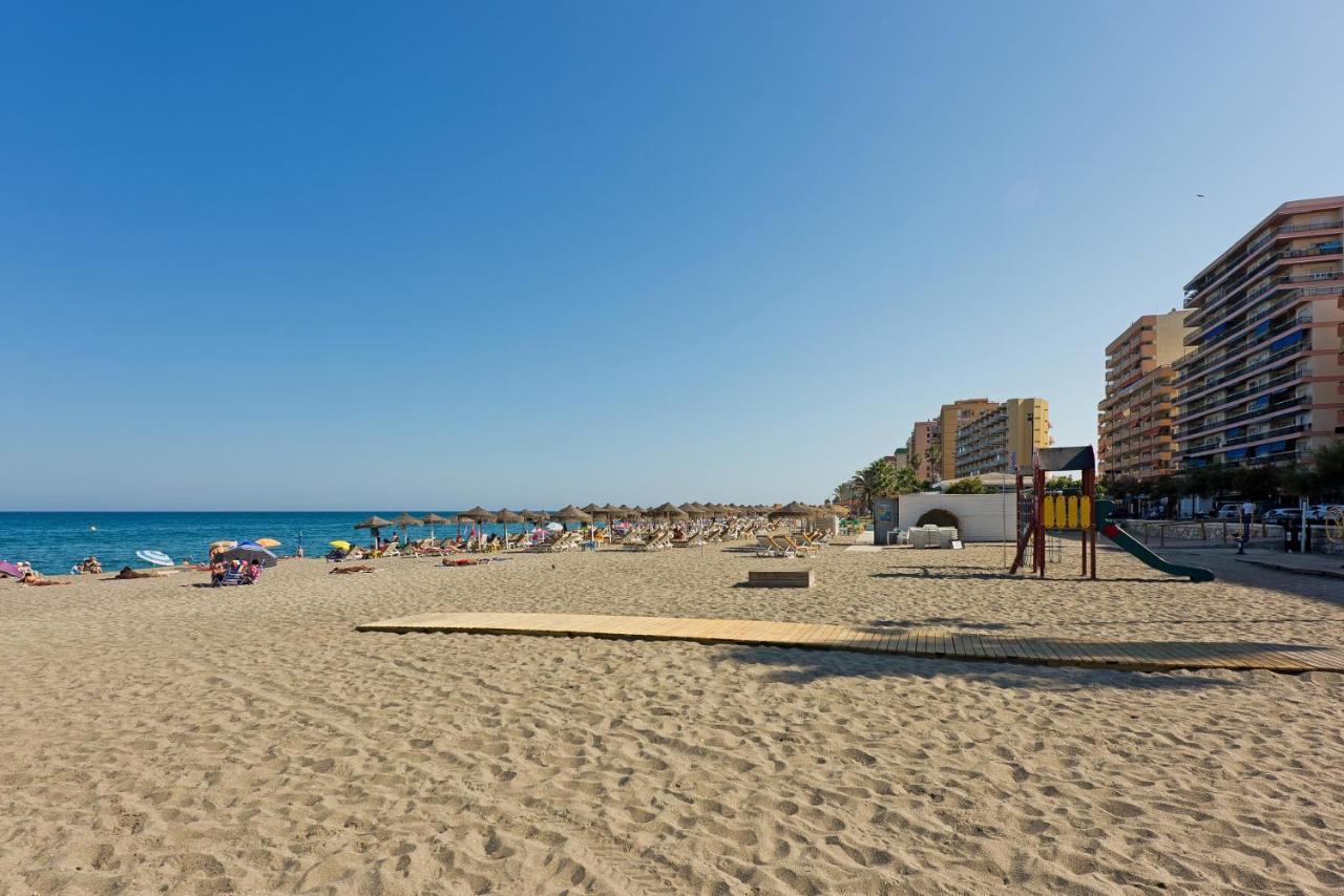 Relaxing Beach Apartment In Fuengirola Parking Buitenkant foto